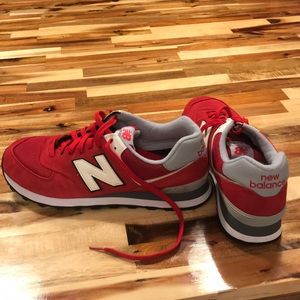 Red new balance tennis shoes